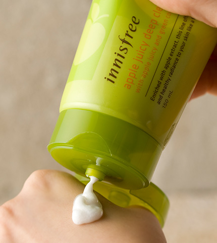 Innisfree-Apple-Juicy-Deep-Cleansing-Foam-3