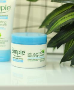 Kem dưỡng SIMPLE Water Boost Skin Quench Sleeping